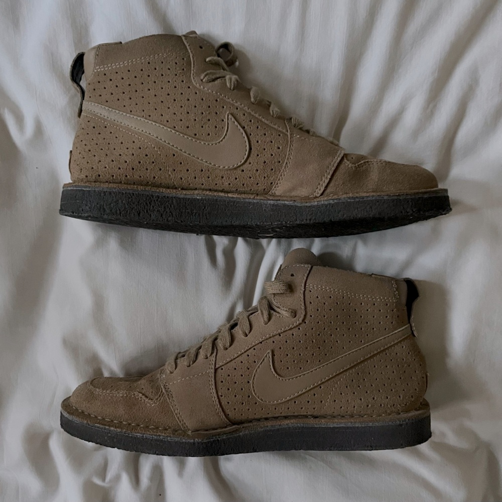 Nike Air Royal Mid SO EUC Men’s Size 9.5 US